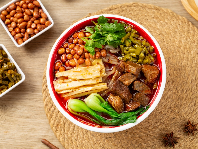 红烧牛肉酸辣粉 (1).jpg